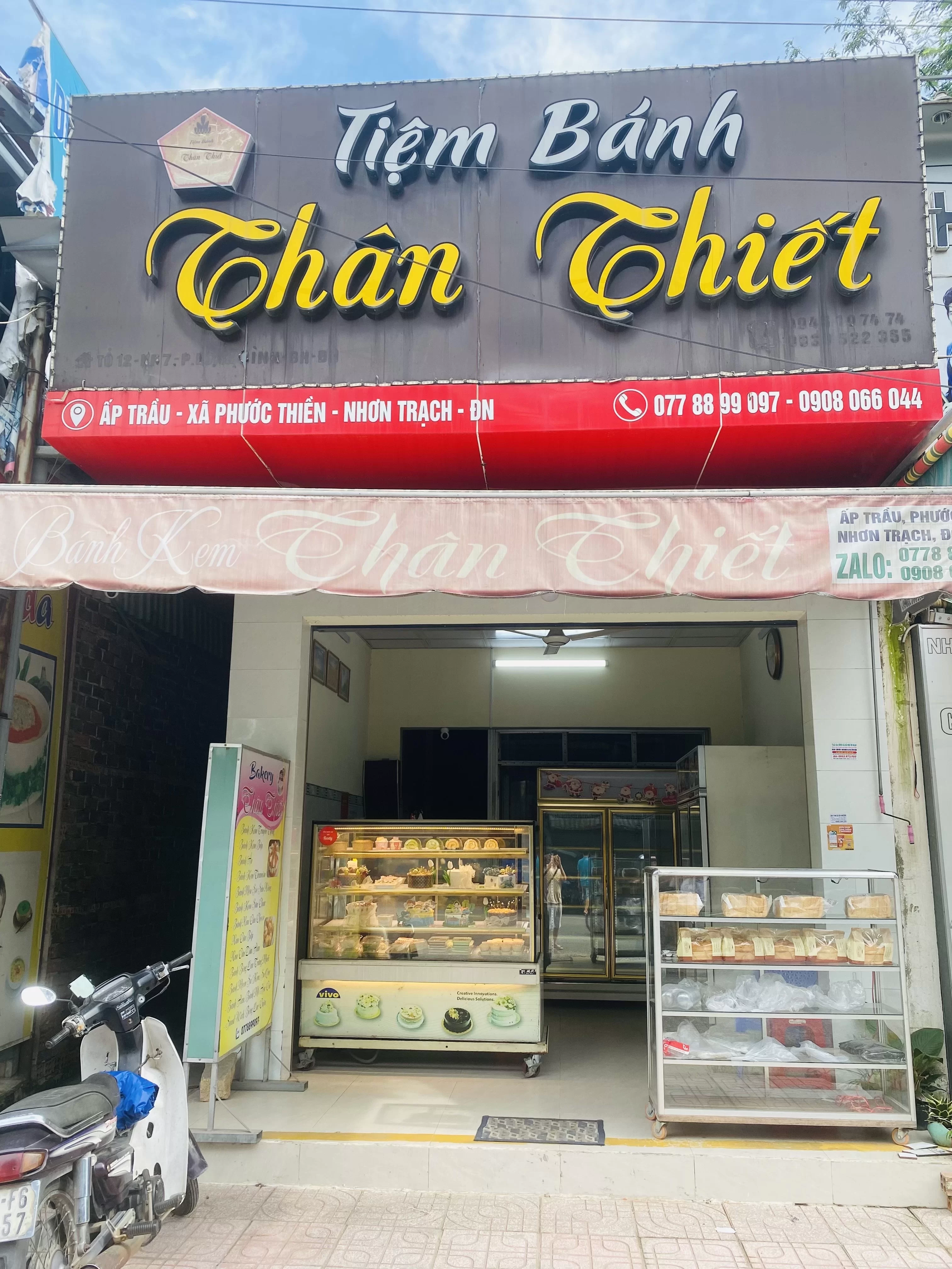 Thân Thiết Bakery