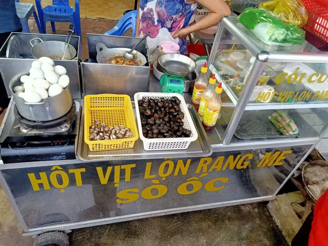 Hột Vịt Rang Me Cô Châu