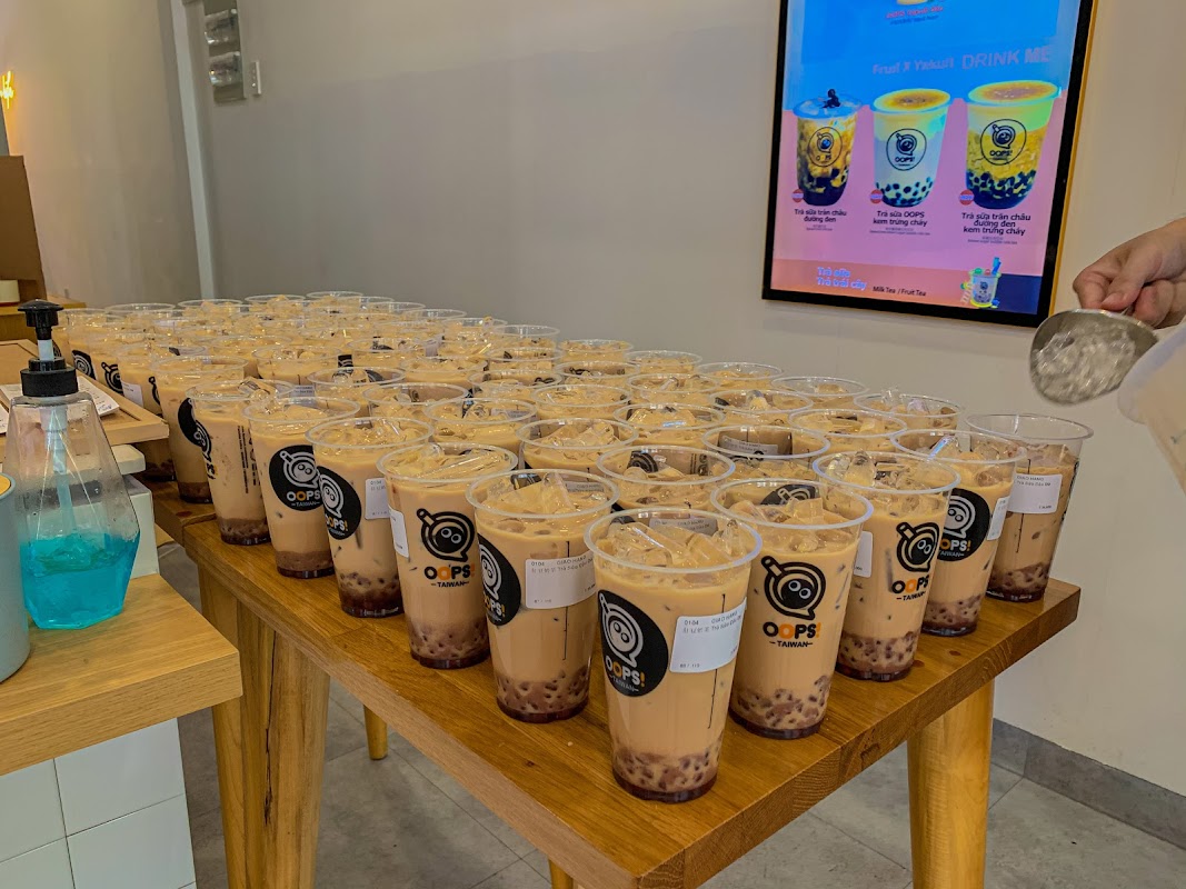 Oops Taiwan Dessert 車輪餅-奶茶-怪物冰 Cửa Hàng Trà Sữa & Bánh Nướng Đài Loan