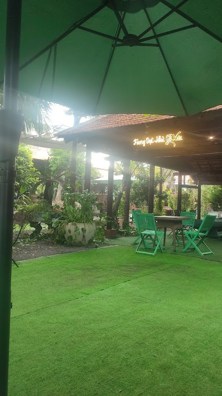 Phong Dat Cafe—Old Wooden House